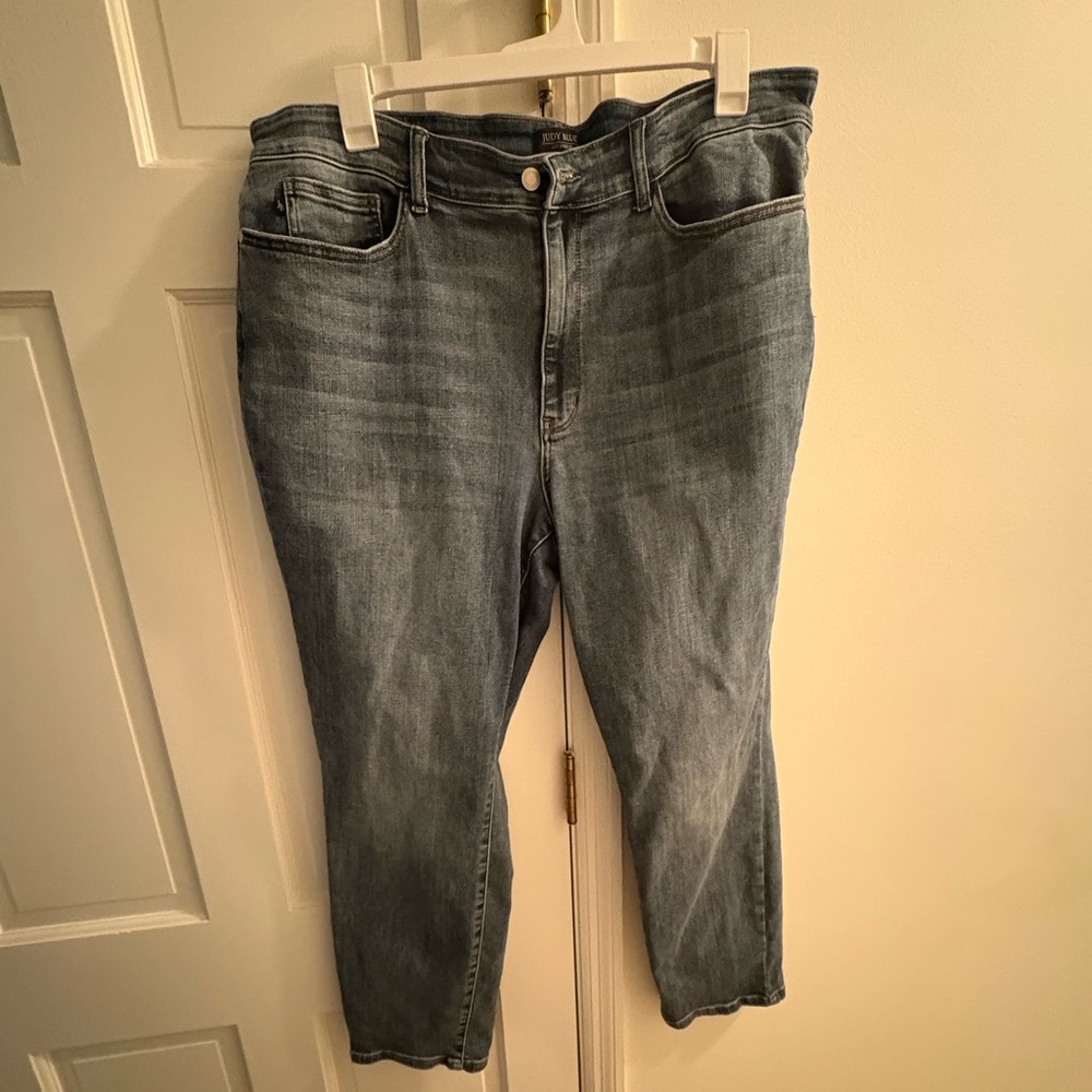 Judy Blue Ankle Cropped Blue Jeans